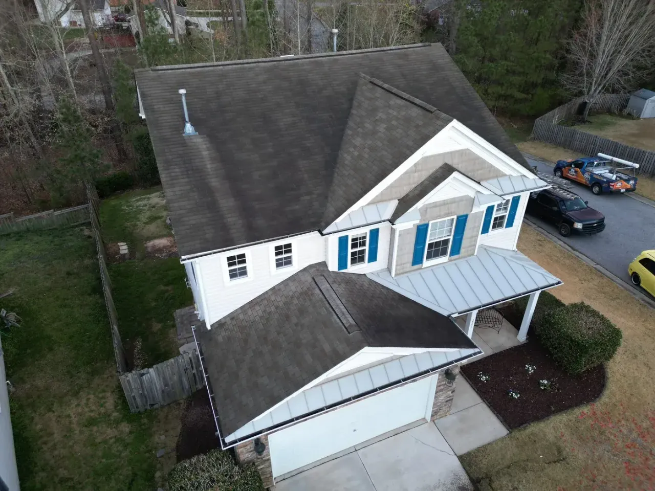 Roof on Georgetown Dr in Clayton, NC before the roof replacement