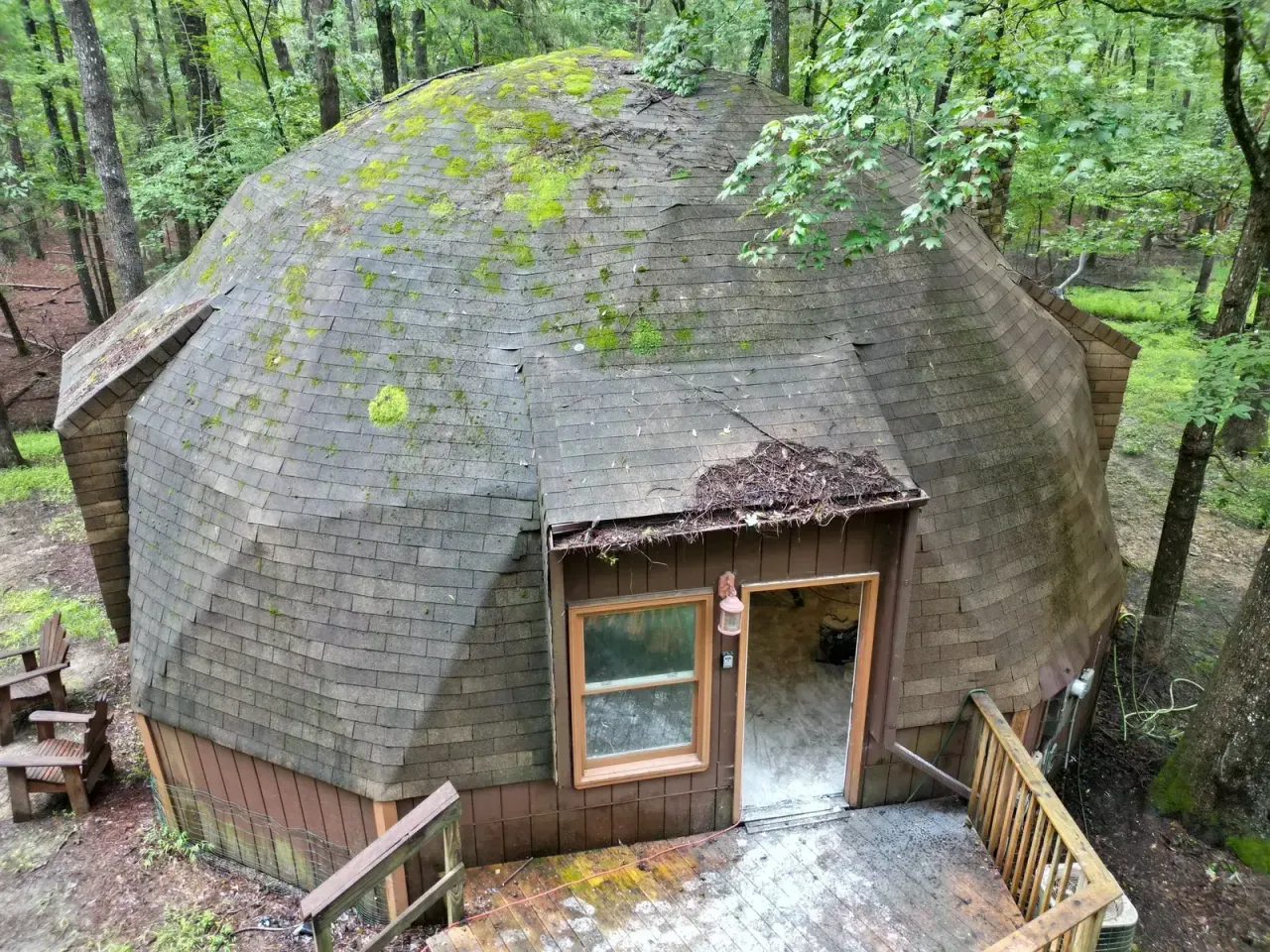 Roof on Hawk Ridge Rd in Chapel Hill, NC before the roof replacement